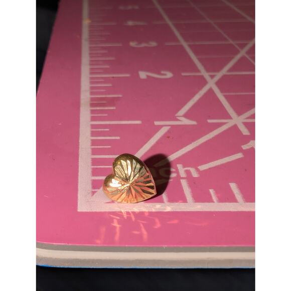 Marked 14K Diamond Cut Puff Heart Post Stud Earrings .41g - Picture 3 of 6